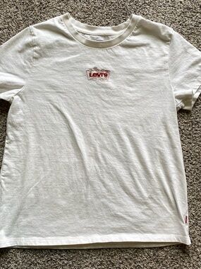Levi's White Crew Tee with Small Red Horseshoe Chest Logo